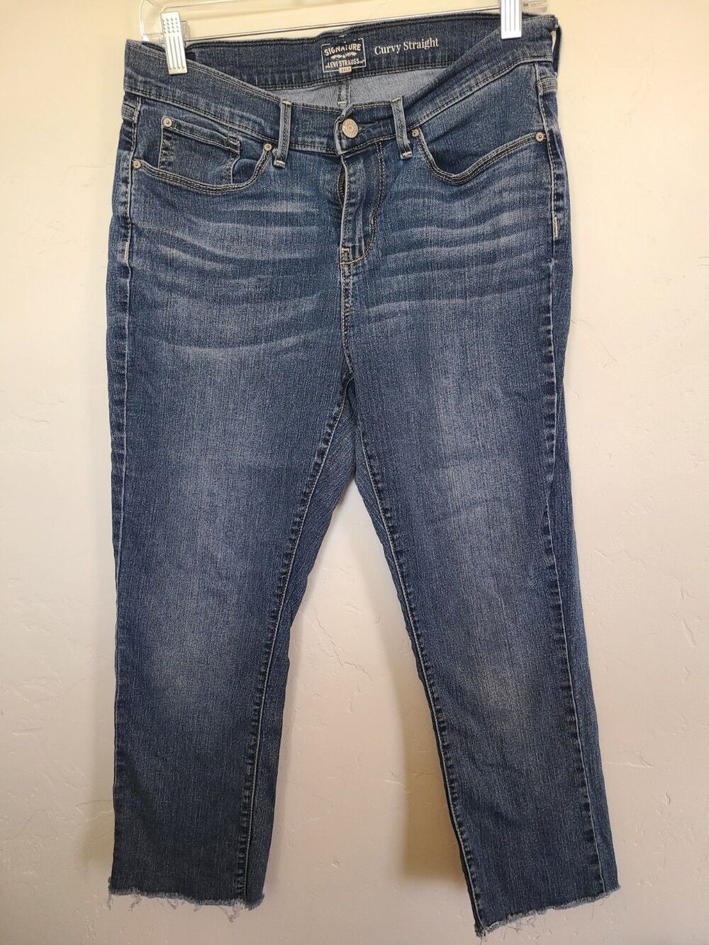 Signature Levi's Women's Curvy Straight Dark Wash Jeans, Size 30W cropped